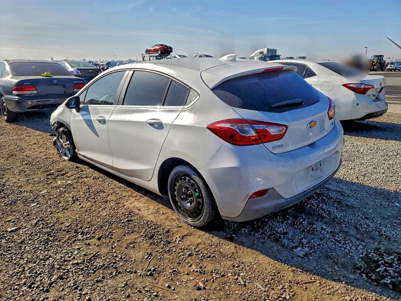 2017 CHEVROLET CRUZE LT photo 2