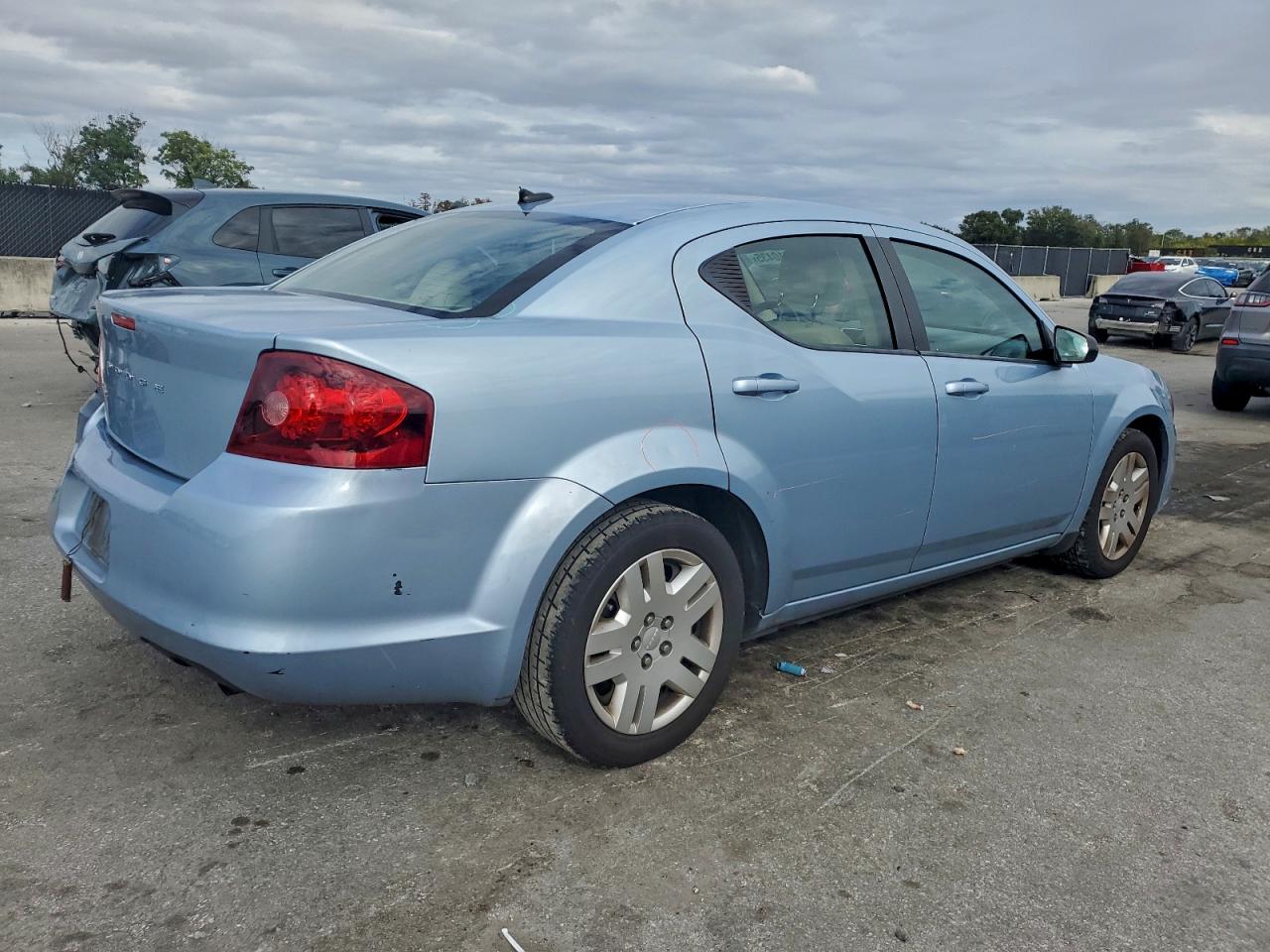 2013 DODGE AVENGER SE photo 3