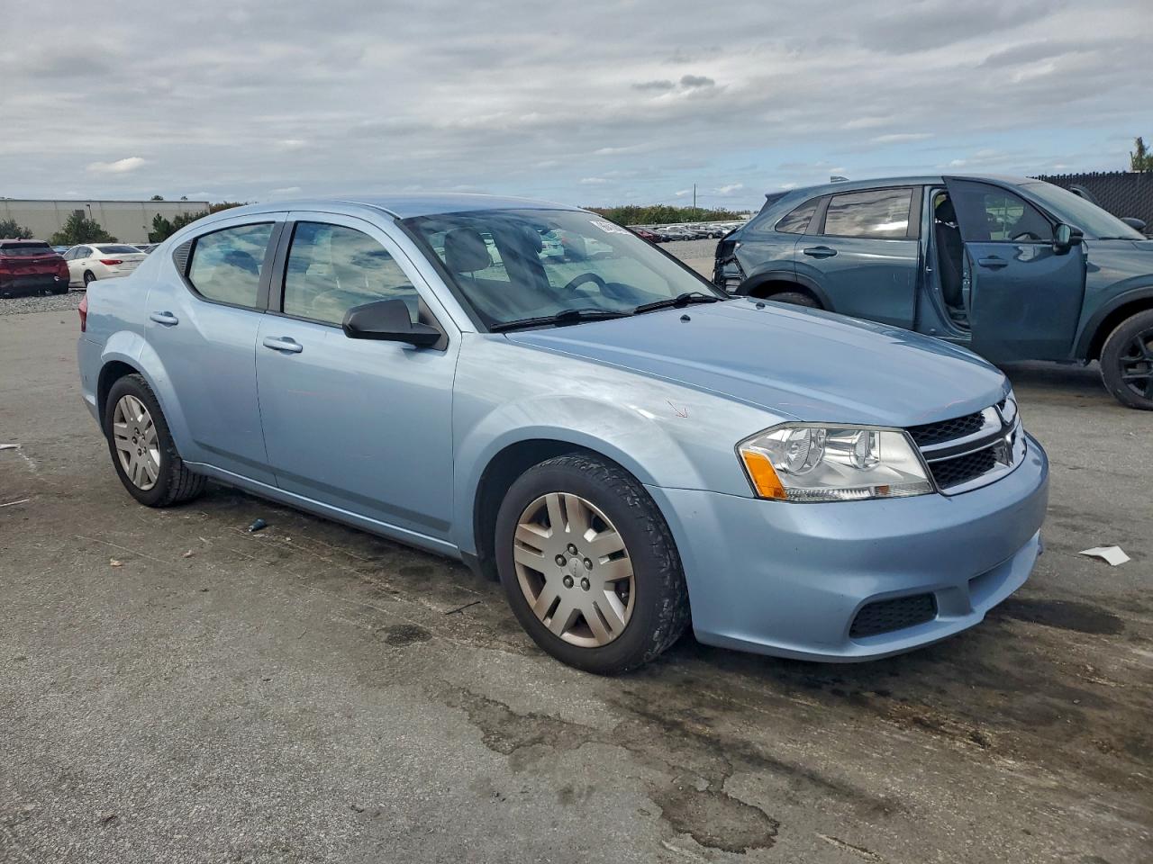 2013 DODGE AVENGER SE photo 4
