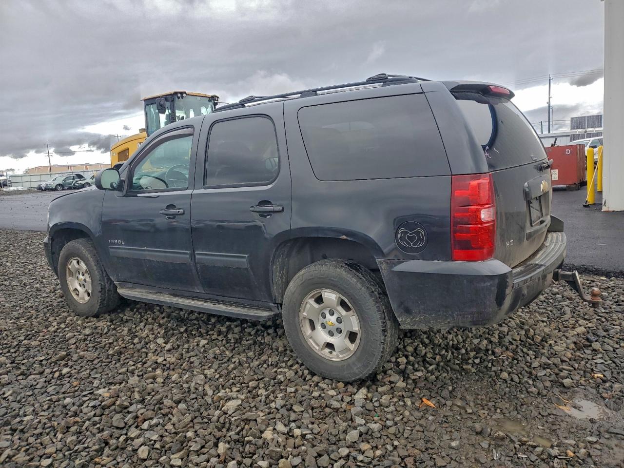 2011 CHEVROLET TAHOE K1500 LS photo 2