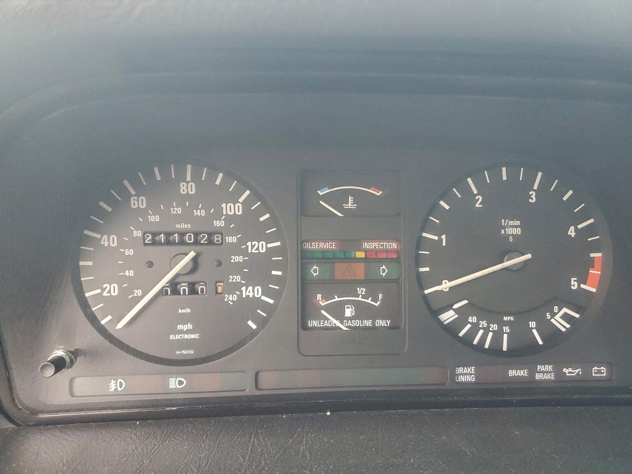 1984 BMW 5 SERIES photo 9