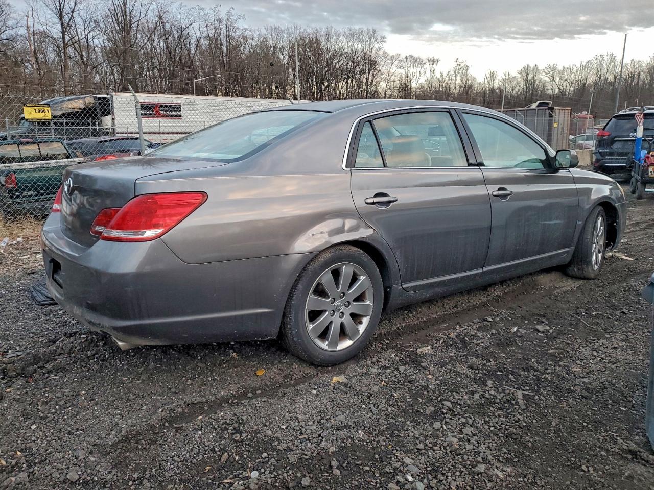 2006 TOYOTA AVALON XL photo 3