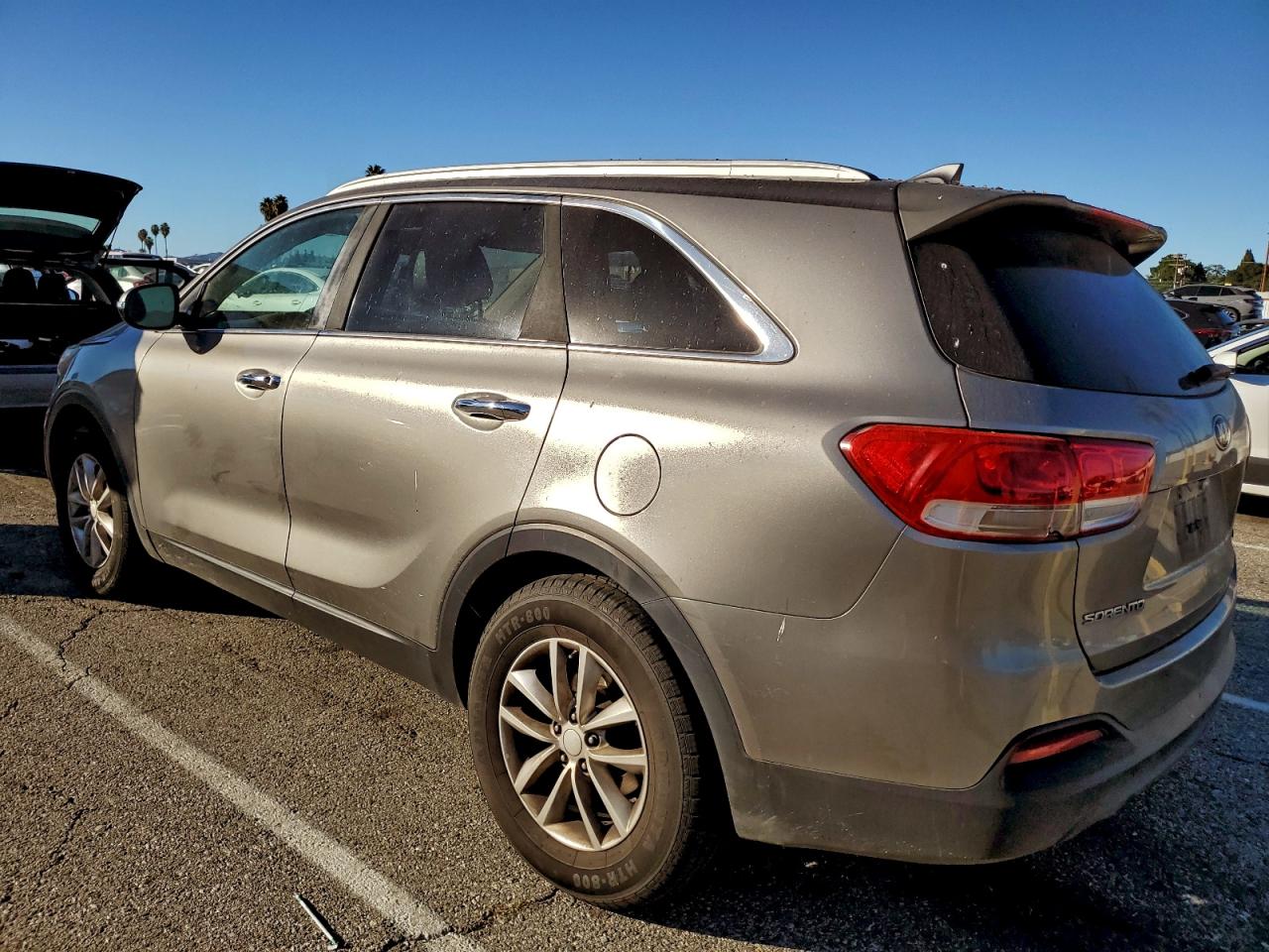 2016 KIA SORENTO LX photo 2