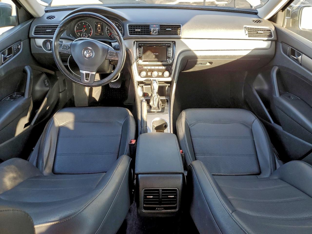 2014 VOLKSWAGEN PASSAT SE photo 8
