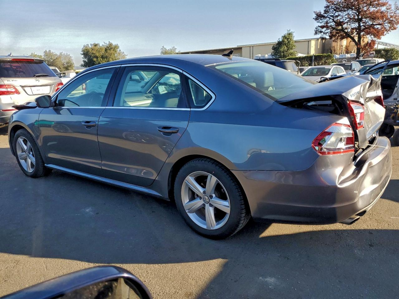 2014 VOLKSWAGEN PASSAT SE photo 2