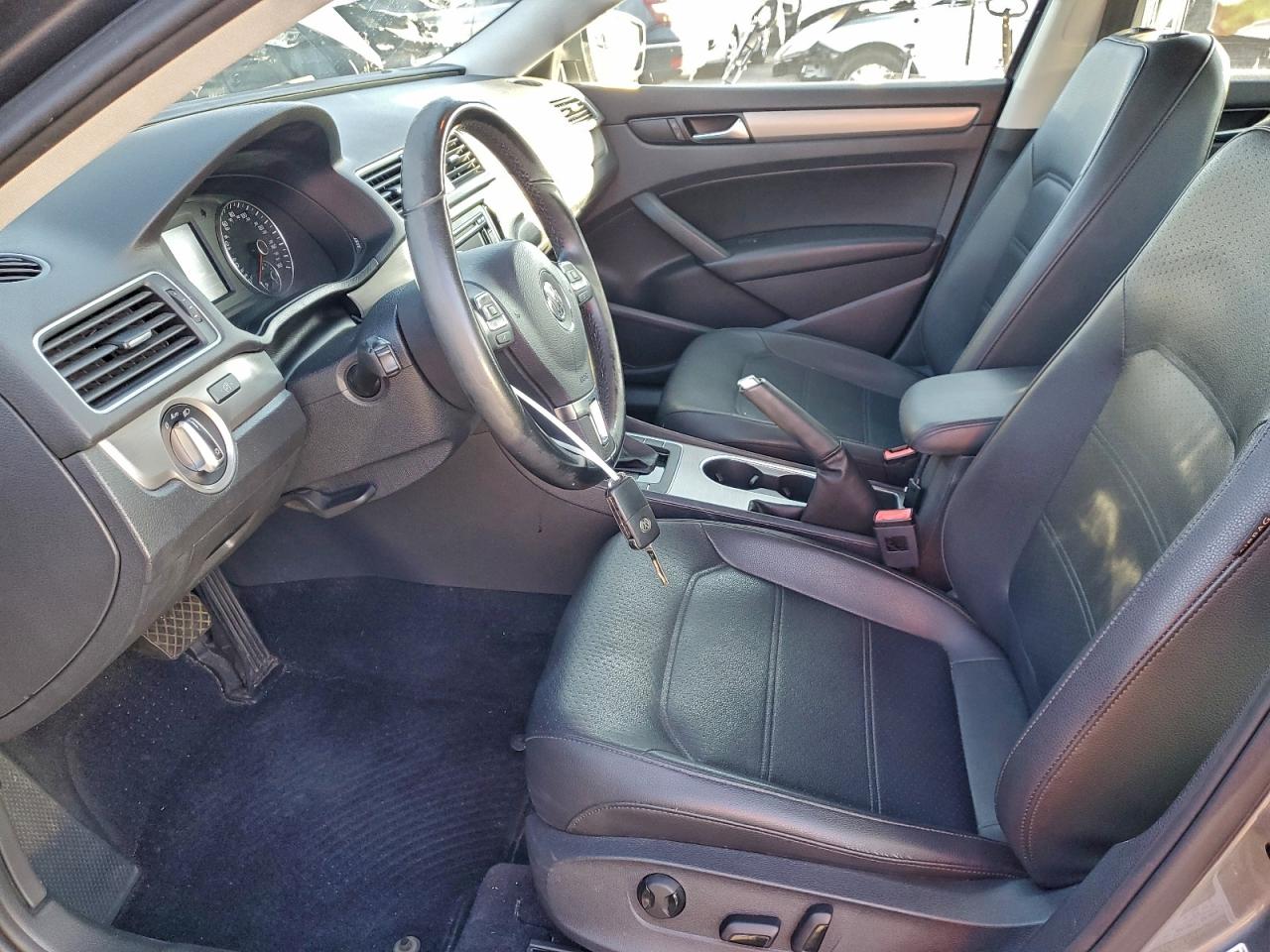 2014 VOLKSWAGEN PASSAT SE photo 7