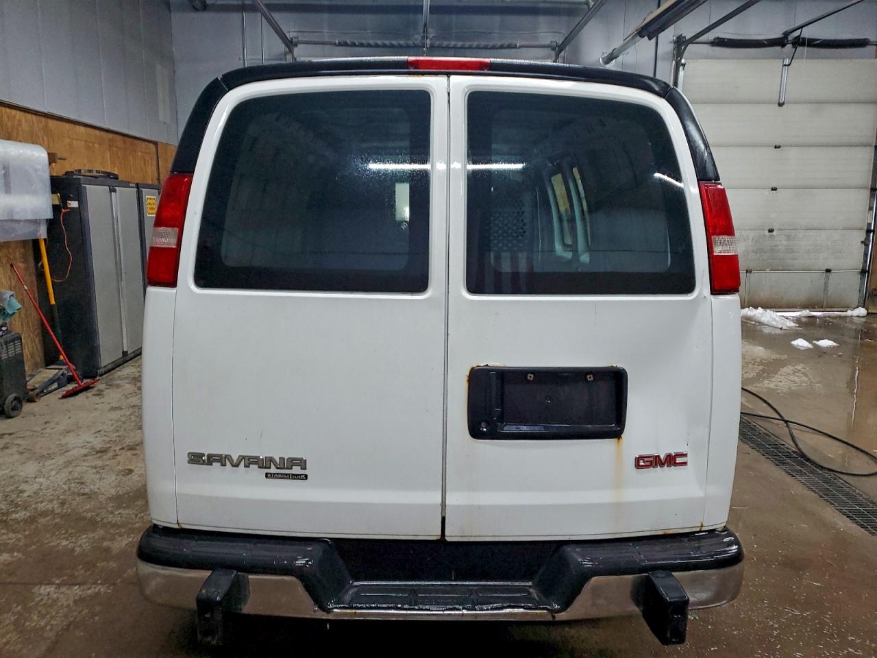 2016 GMC SAVANA G2500 photo 6