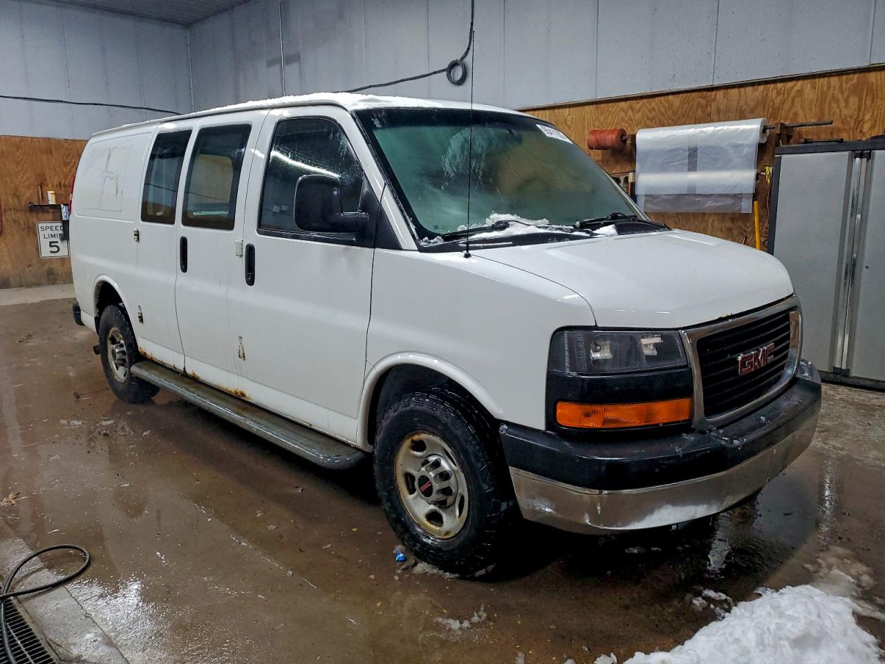2016 GMC SAVANA G2500 photo 4