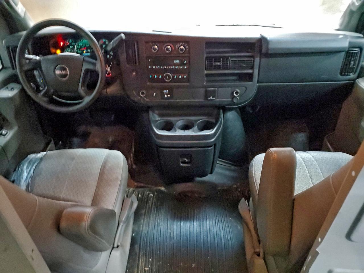 2016 GMC SAVANA G2500 photo 8