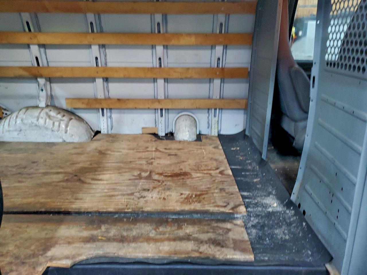 2016 GMC SAVANA G2500 photo 11