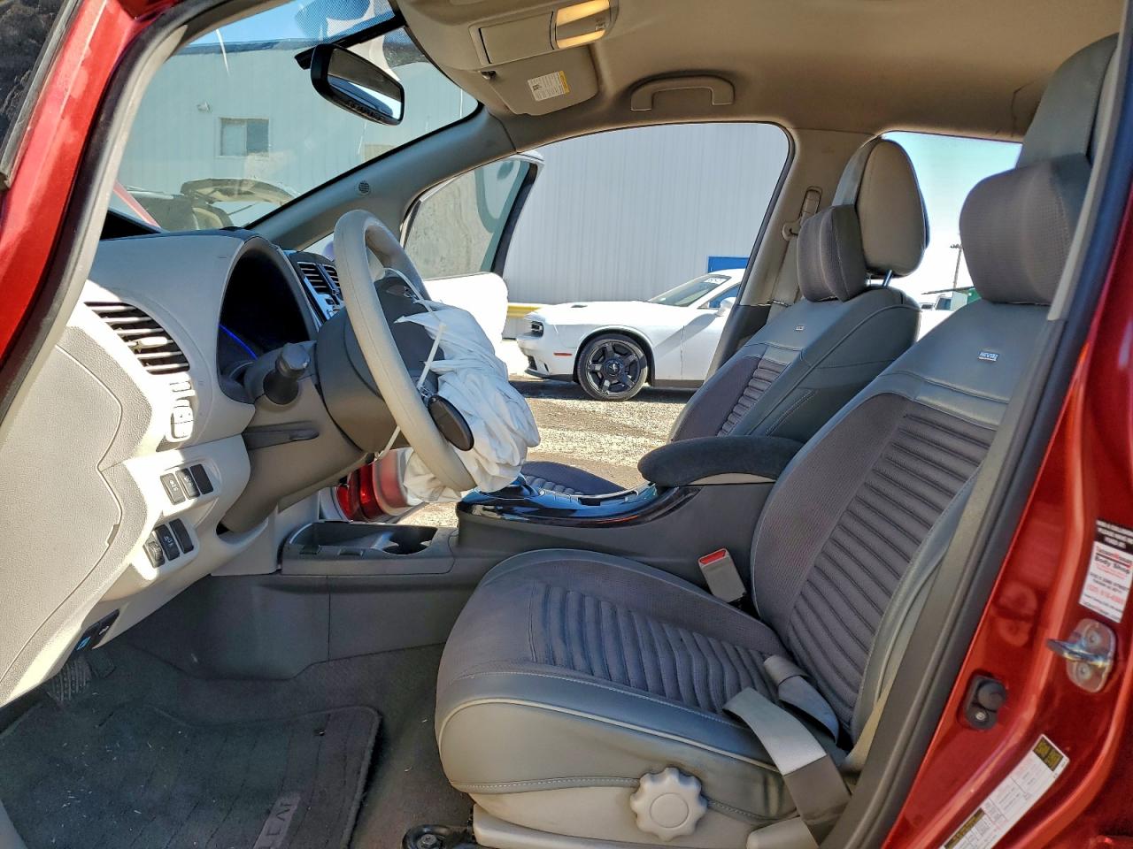 2011 NISSAN LEAF SV photo 7