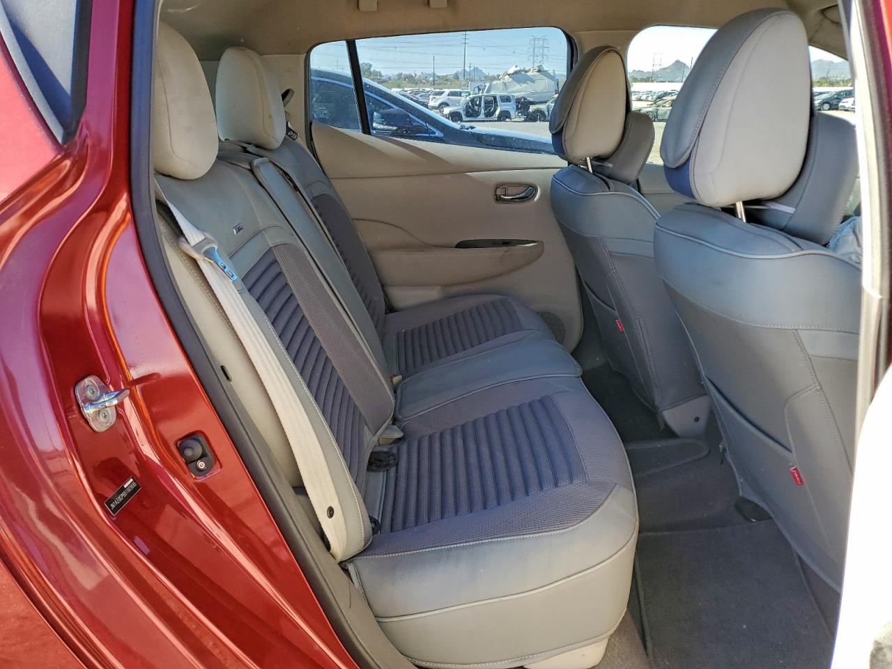 2011 NISSAN LEAF SV photo 10
