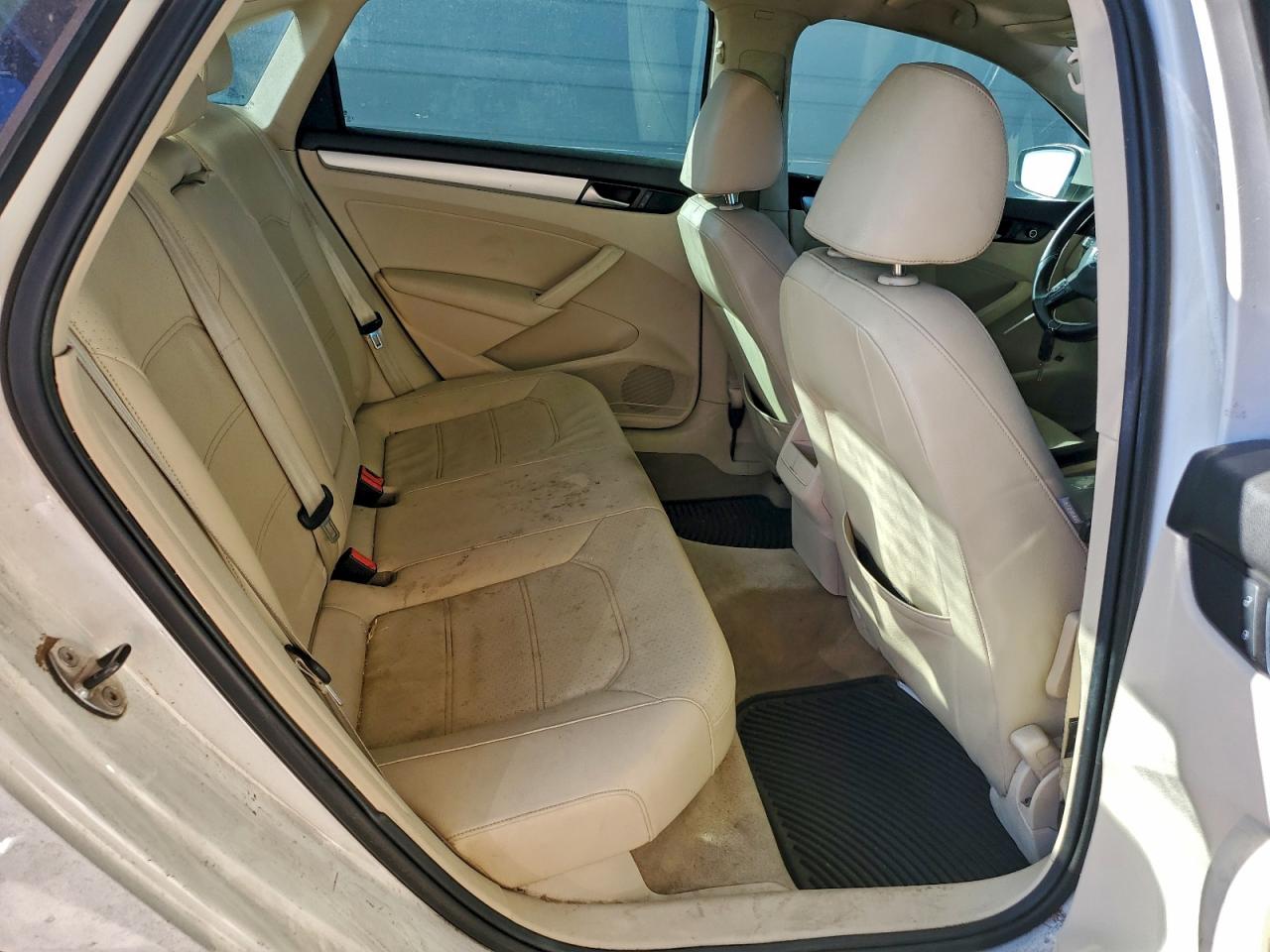 2012 VOLKSWAGEN PASSAT photo 10