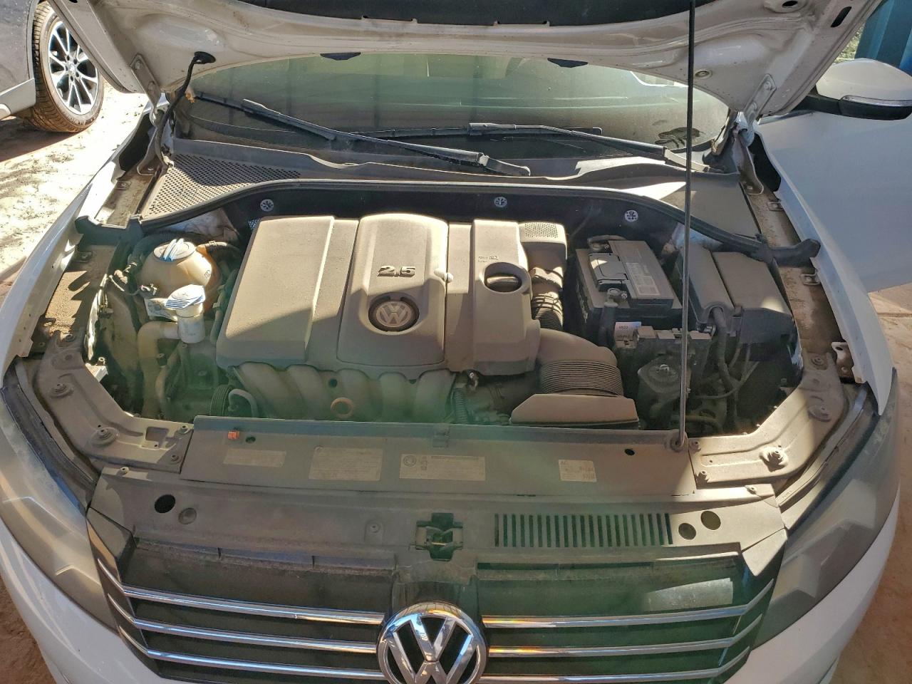 2012 VOLKSWAGEN PASSAT photo 11