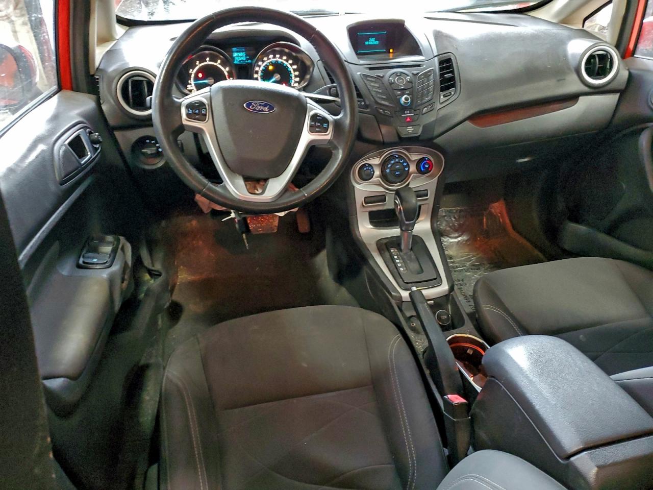 2015 FORD FIESTA SE photo 8