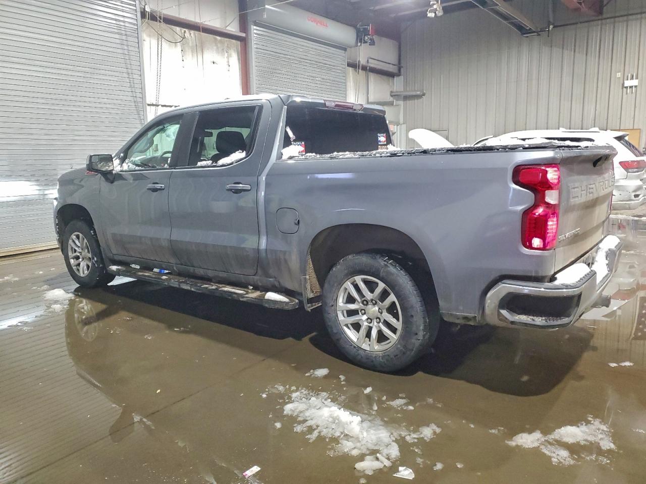 2020 CHEVROLET SILVERADO K1500 LT photo 2