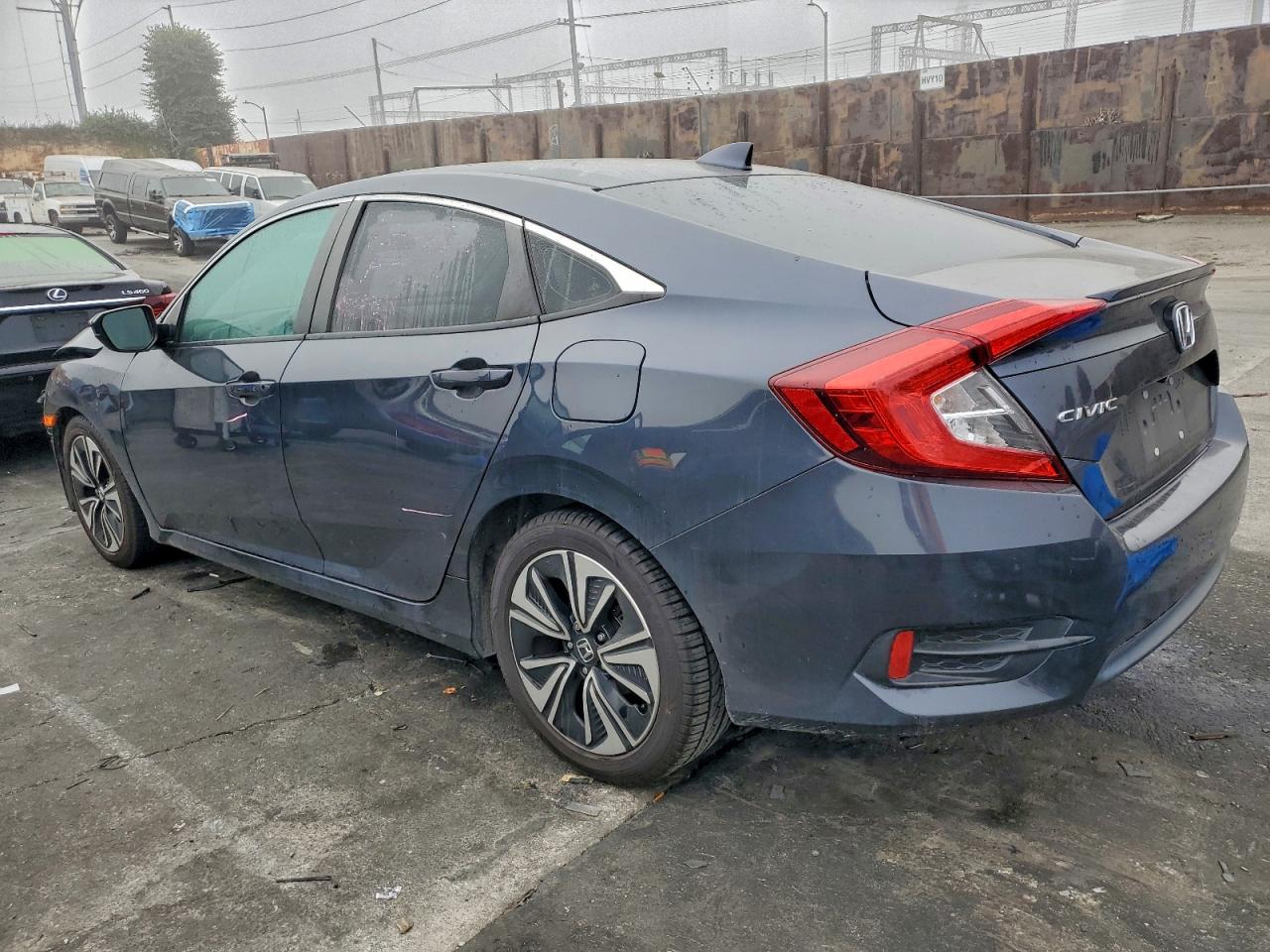 2017 HONDA CIVIC EX photo 2