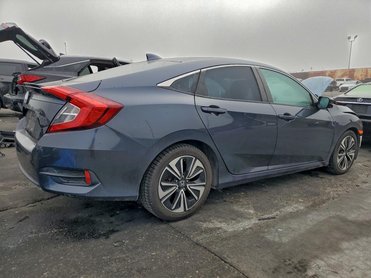 2017 HONDA CIVIC EX photo 3