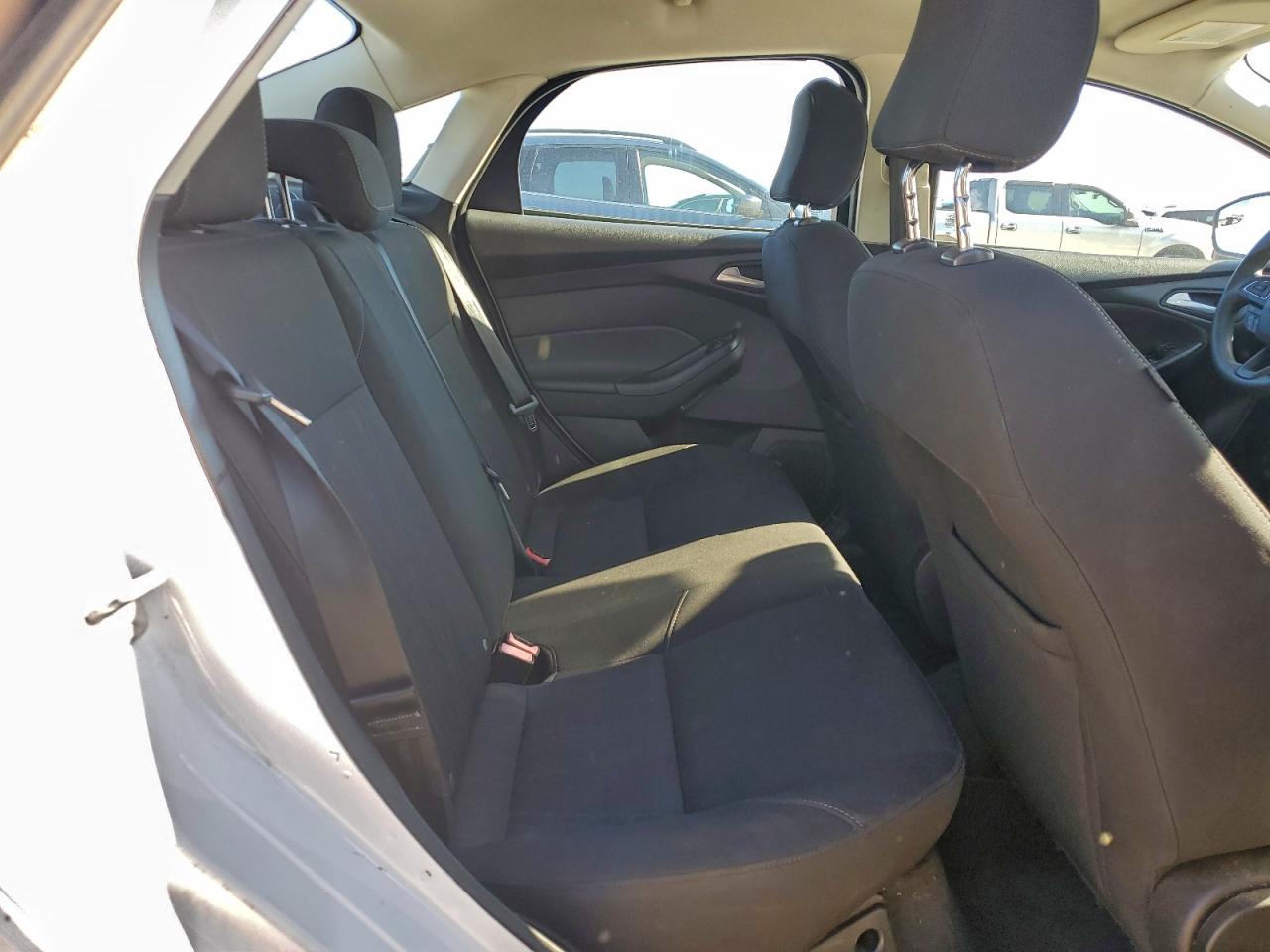 2015 FORD FOCUS SE photo 10