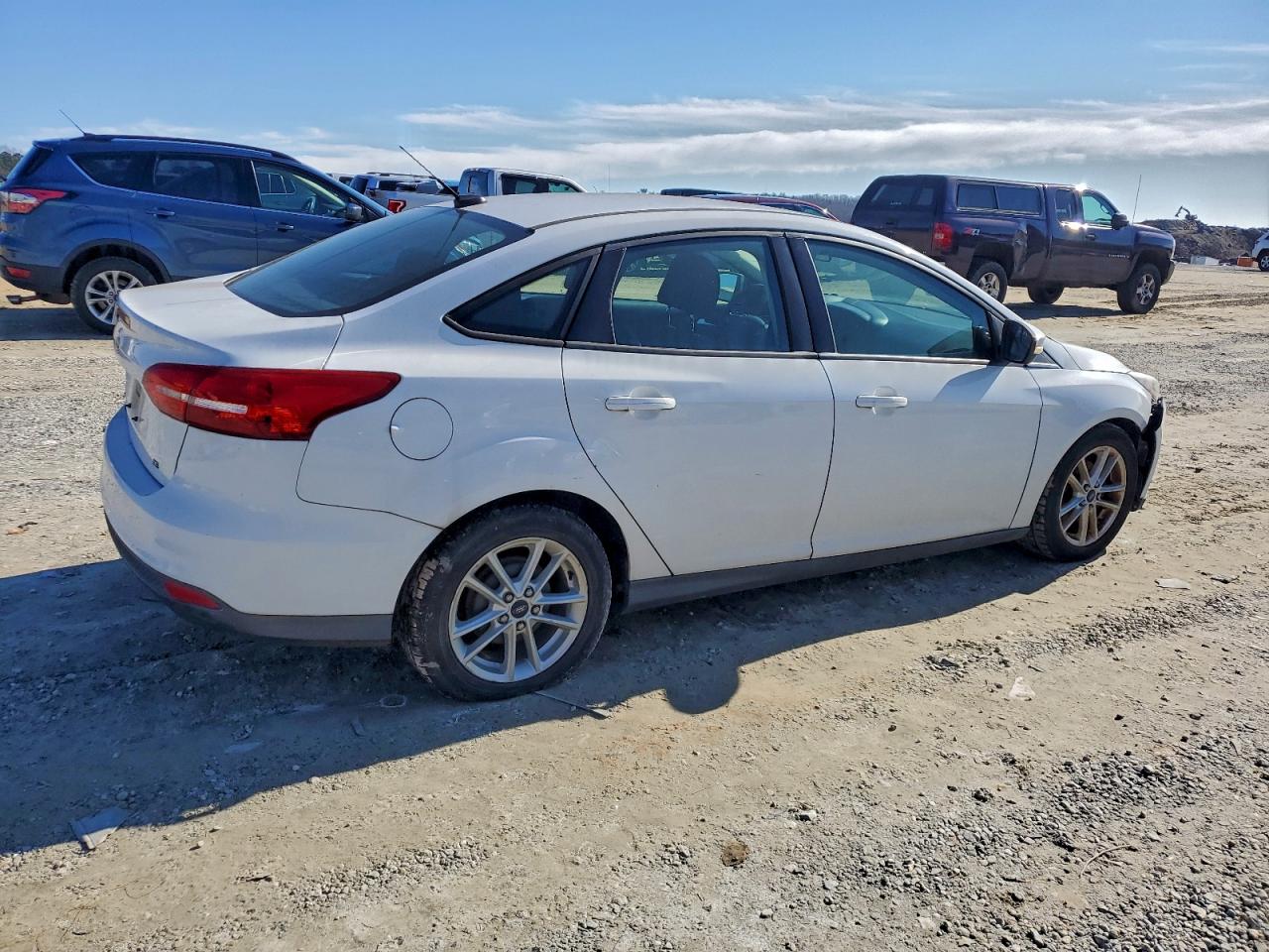 2015 FORD FOCUS SE photo 3