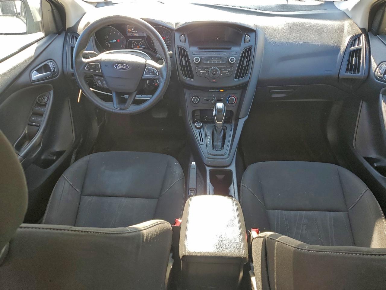 2015 FORD FOCUS SE photo 8