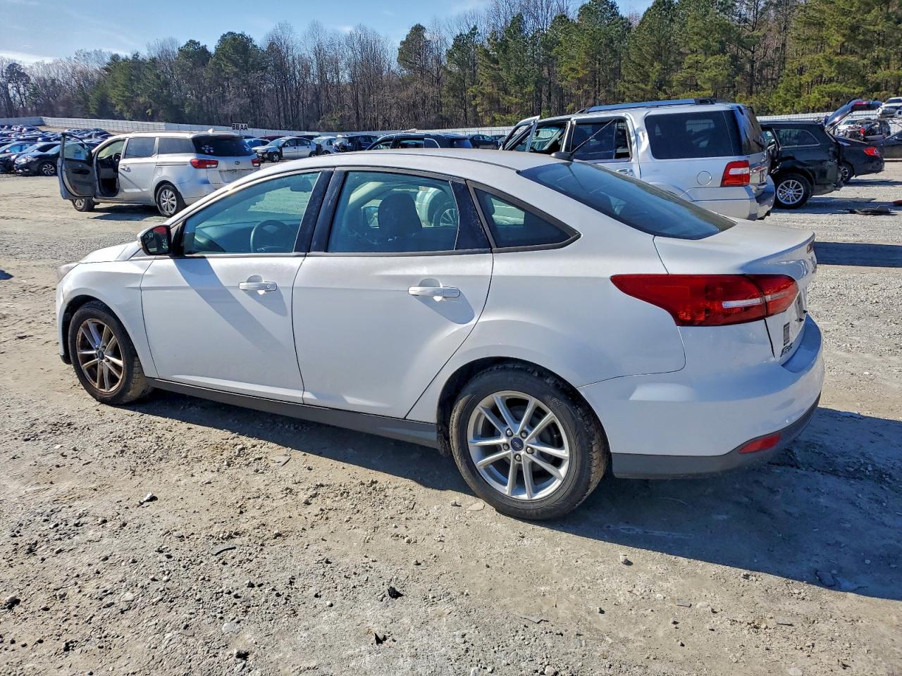 2015 FORD FOCUS SE photo 2