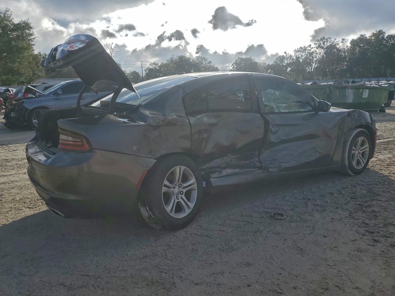 2015 DODGE CHARGER SE photo 3