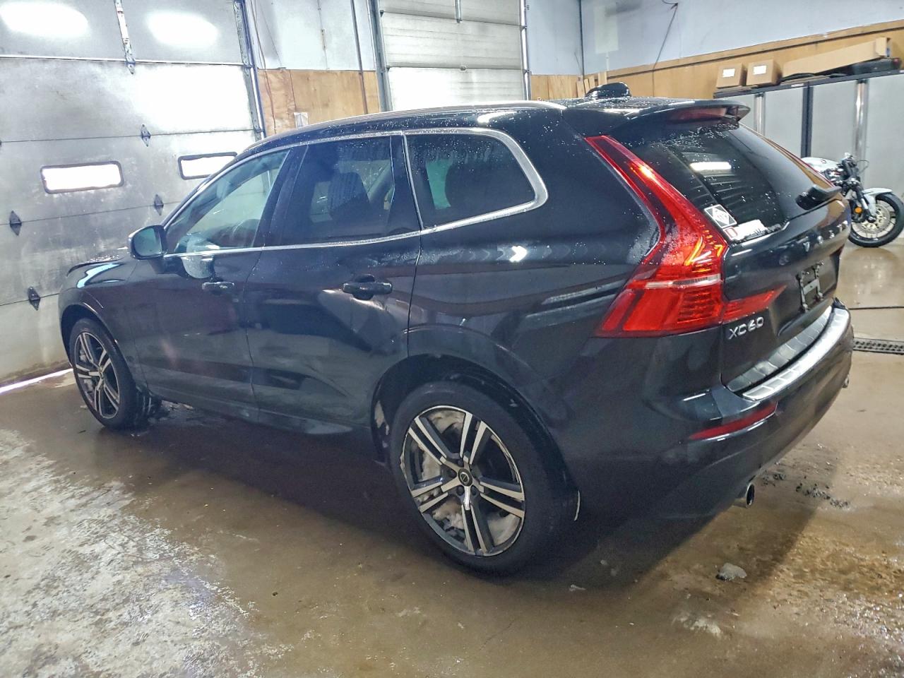 2021 VOLVO XC60 T5 MOMENTUM photo 2