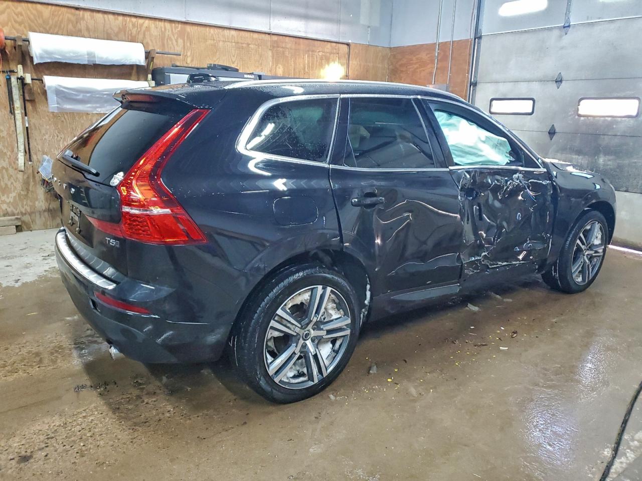 2021 VOLVO XC60 T5 MOMENTUM photo 3