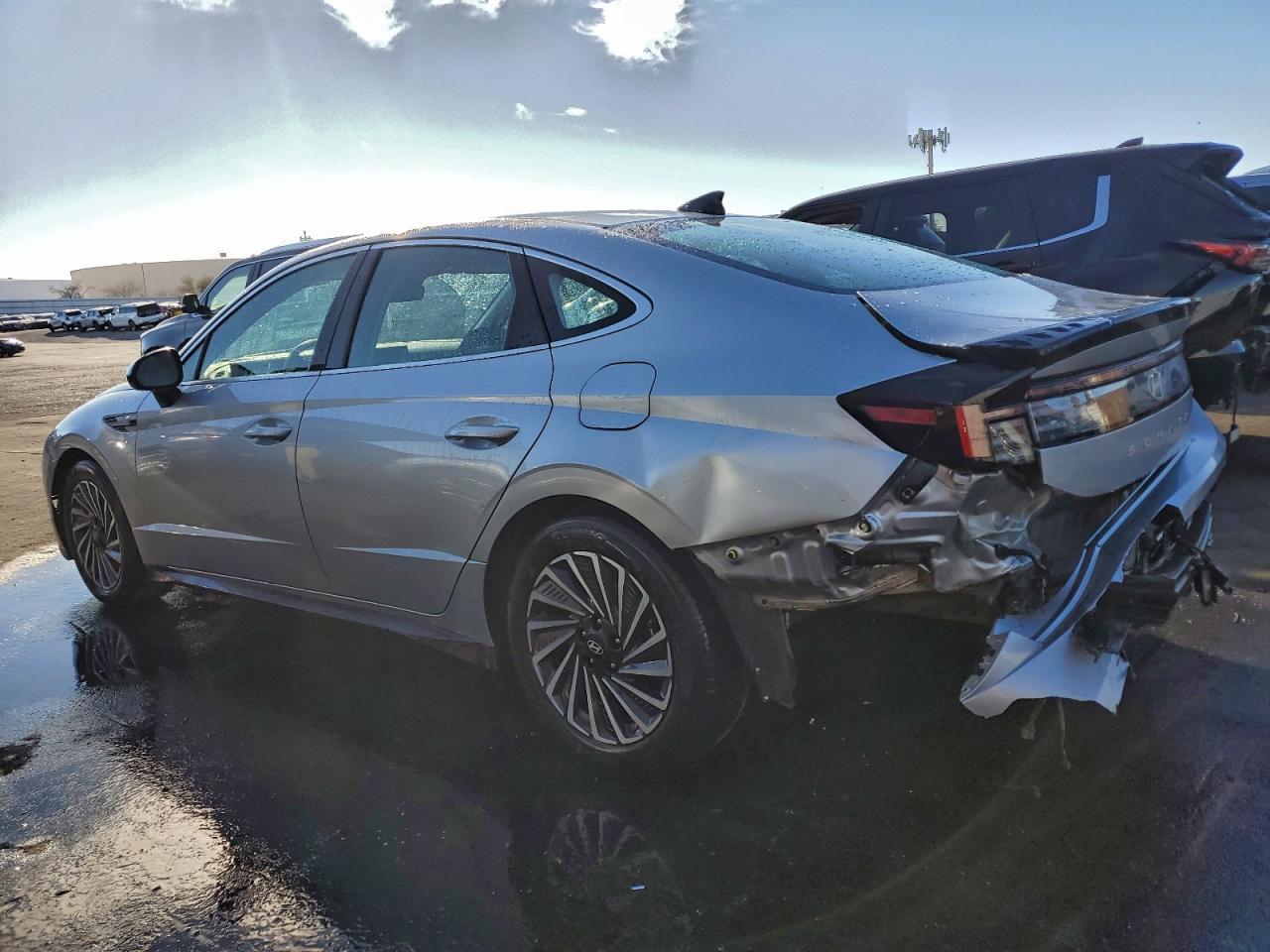 2025 HYUNDAI SONATA HYBRID photo 2