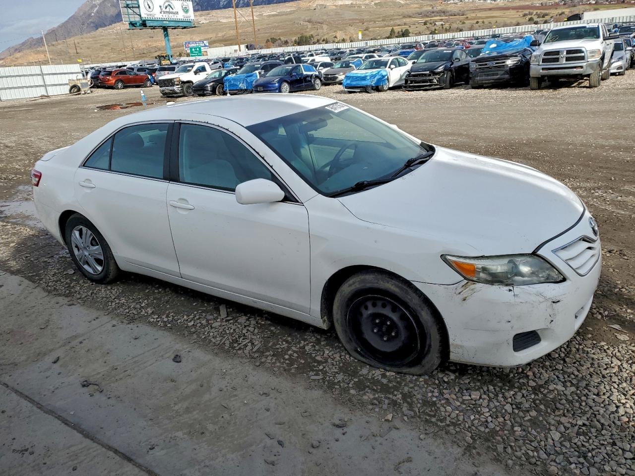 2011 TOYOTA CAMRY BASE photo 4