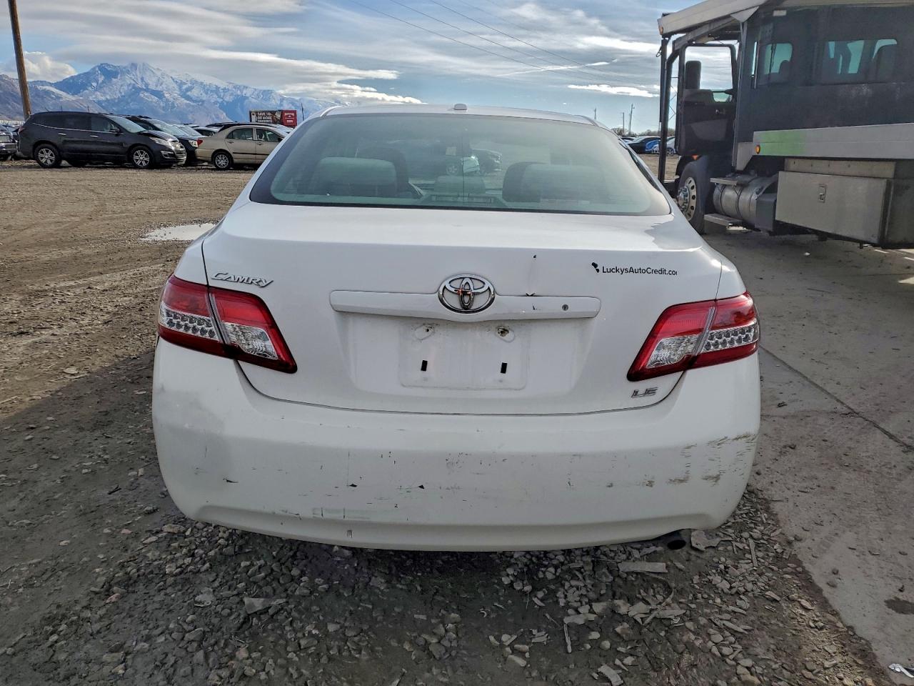 2011 TOYOTA CAMRY BASE photo 6