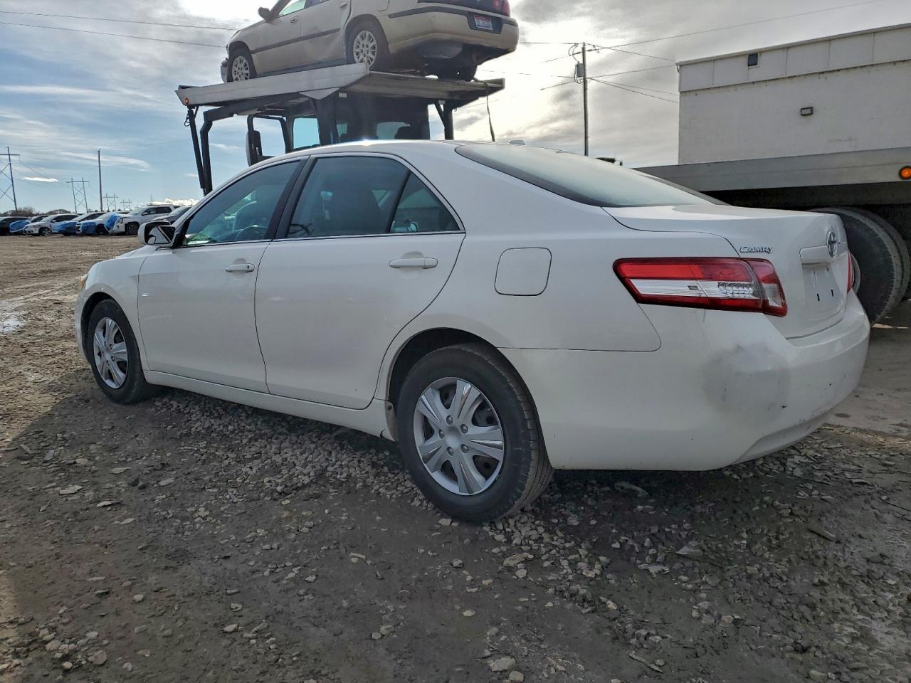 2011 TOYOTA CAMRY BASE photo 2