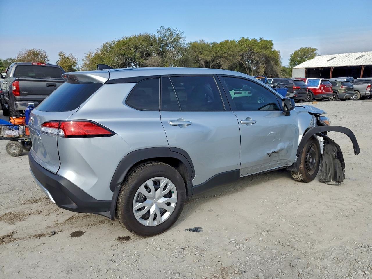 2023 TOYOTA COROLLA CROSS L photo 3