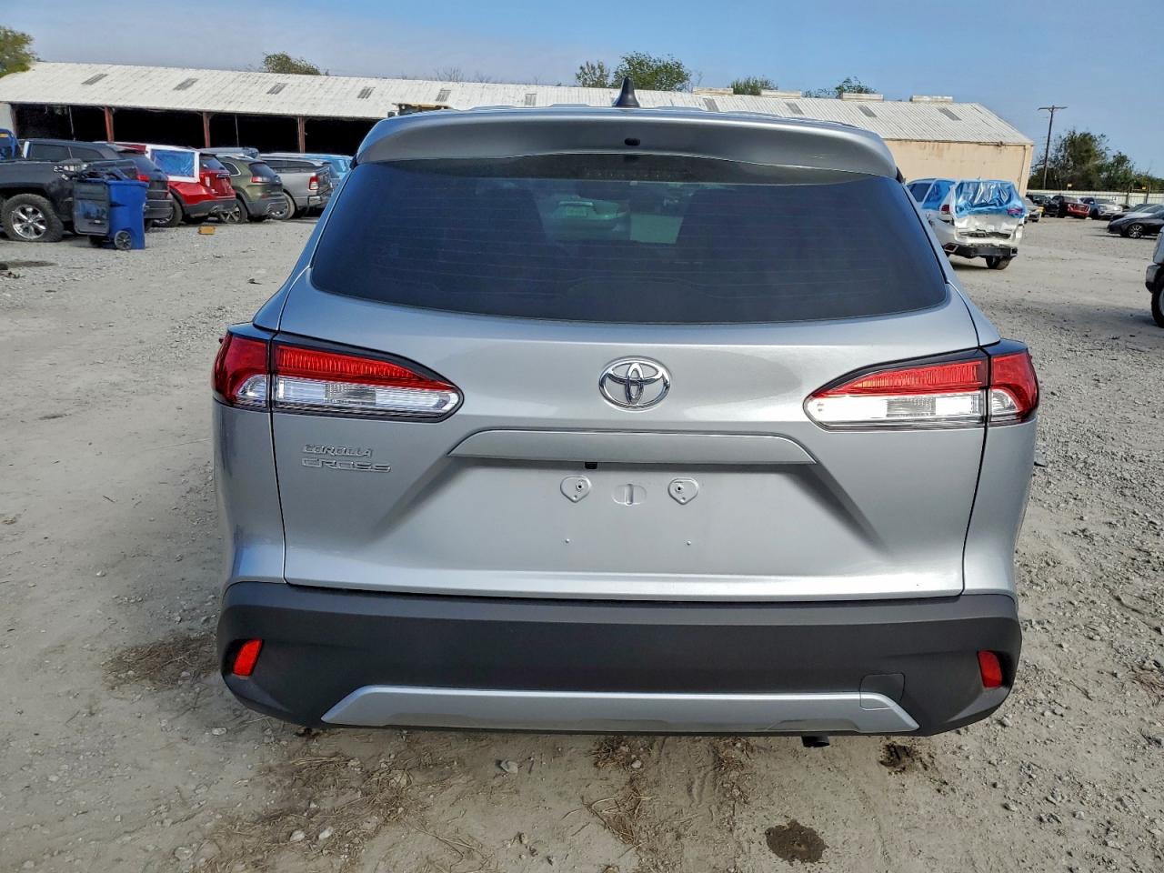 2023 TOYOTA COROLLA CROSS L photo 6
