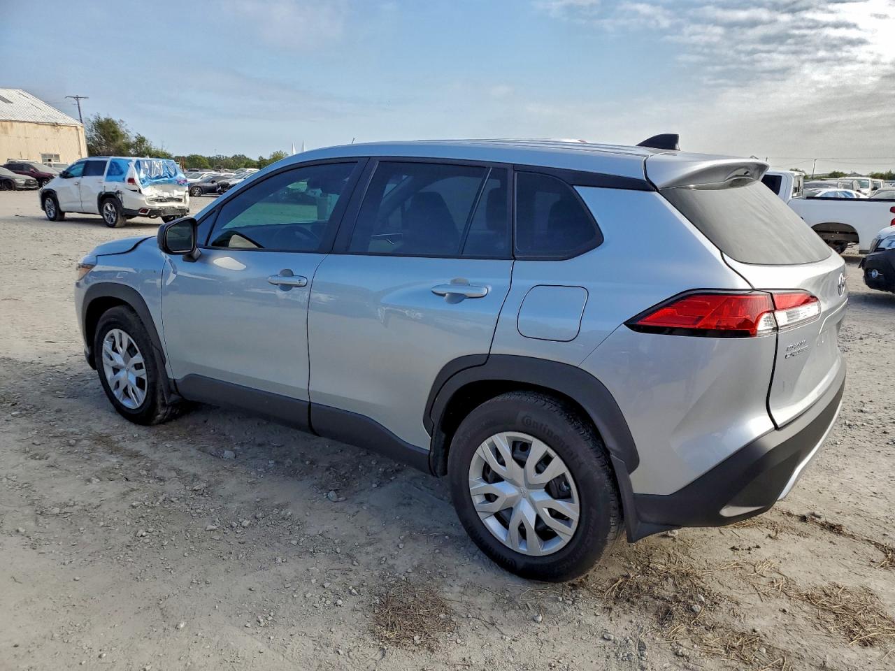 2023 TOYOTA COROLLA CROSS L photo 2