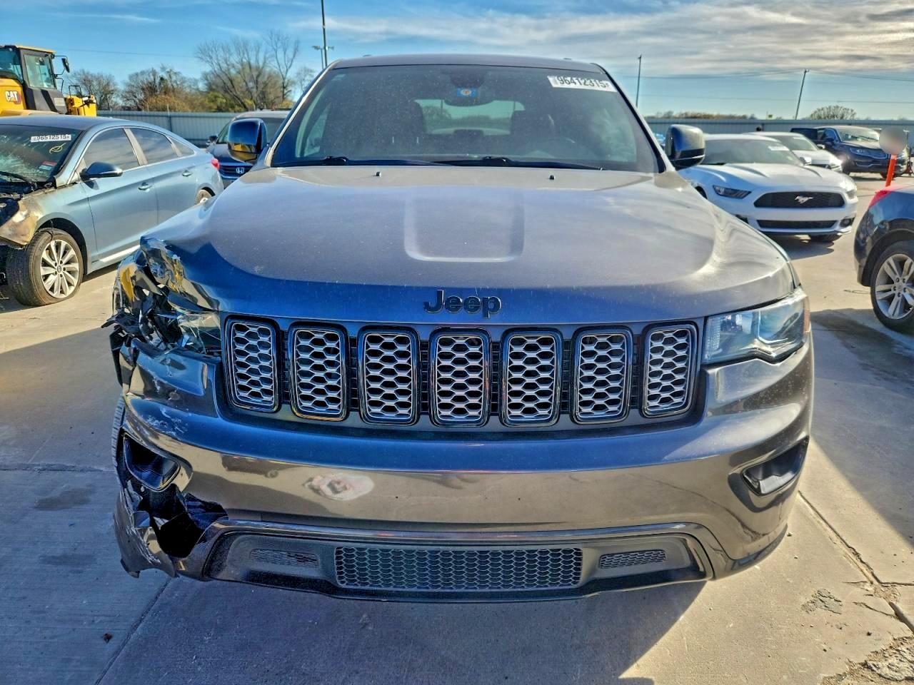 2018 JEEP GRAND CHEROKEE LAREDO photo 5