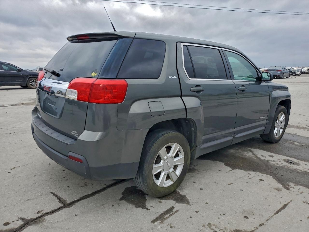 2012 GMC TERRAIN SLE photo 3