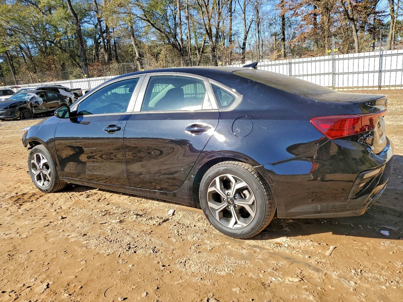 2021 KIA FORTE FE photo 2