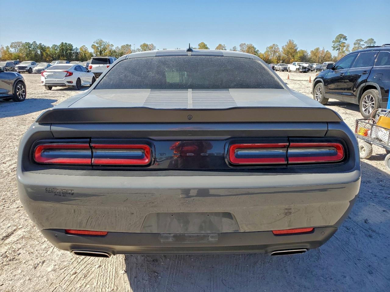2023 DODGE CHALLENGER SXT photo 6