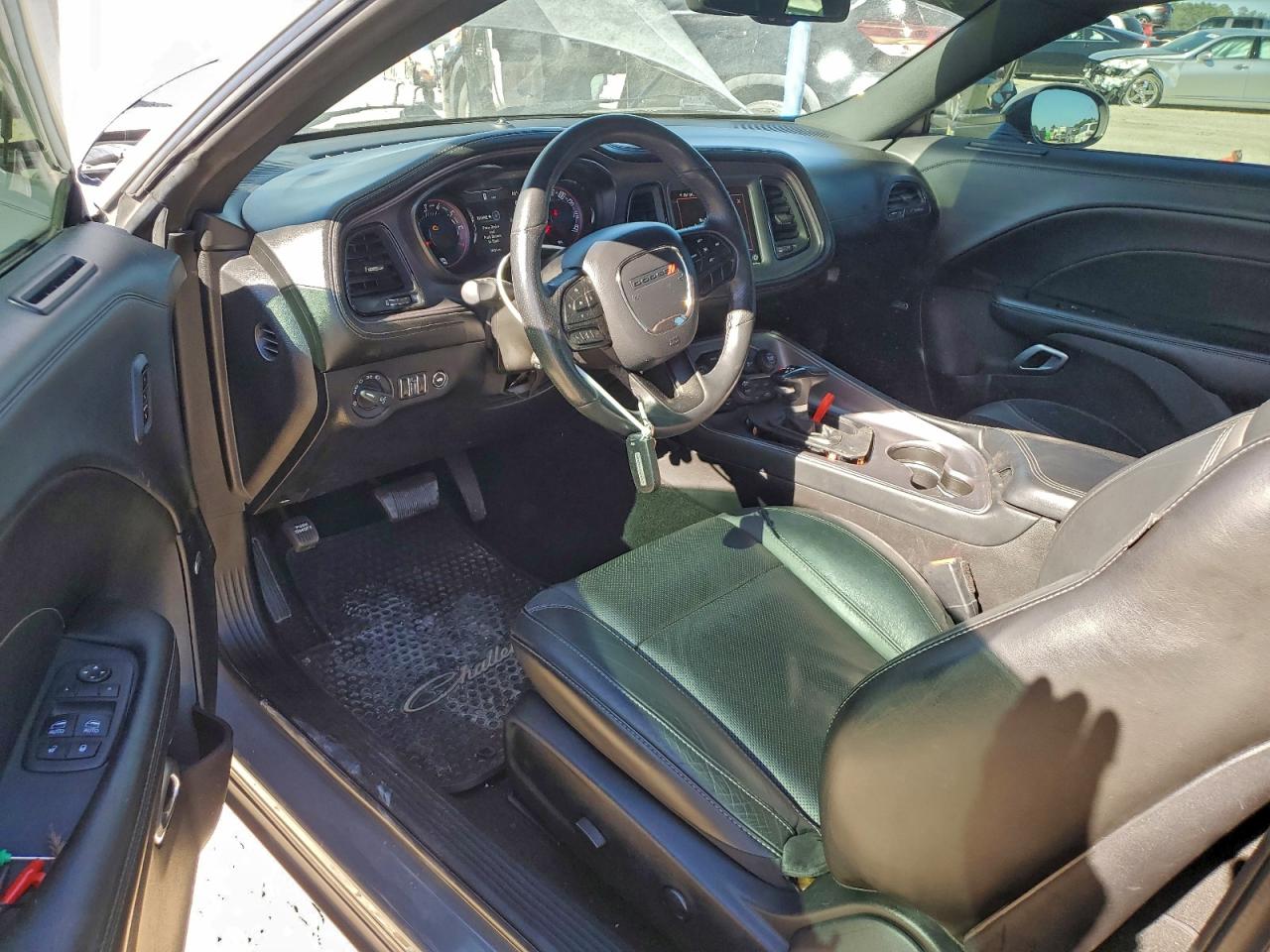 2023 DODGE CHALLENGER SXT photo 8