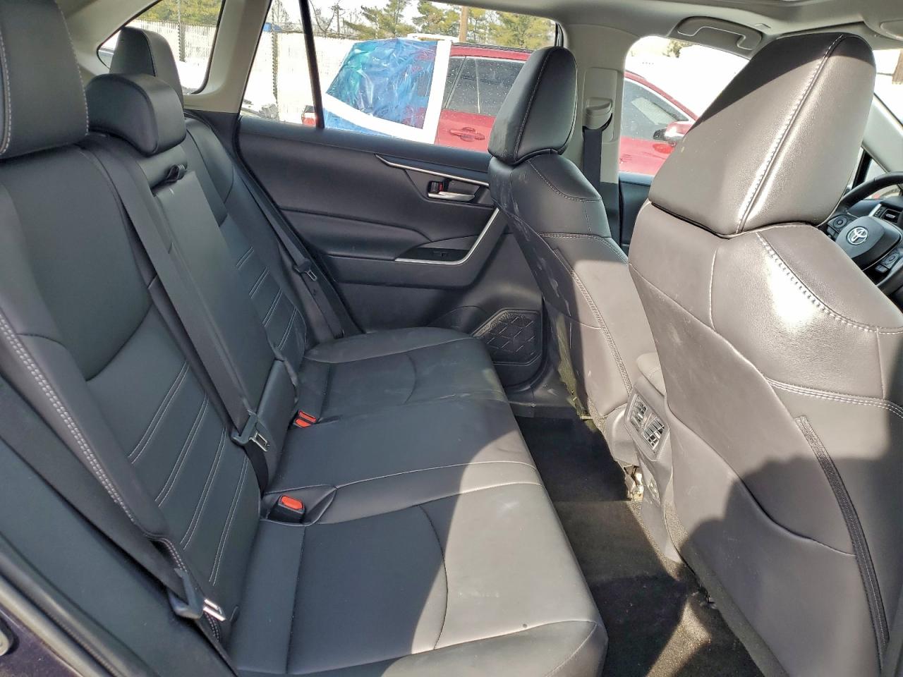 2025 TOYOTA RAV4 XLE PREMIUM photo 11