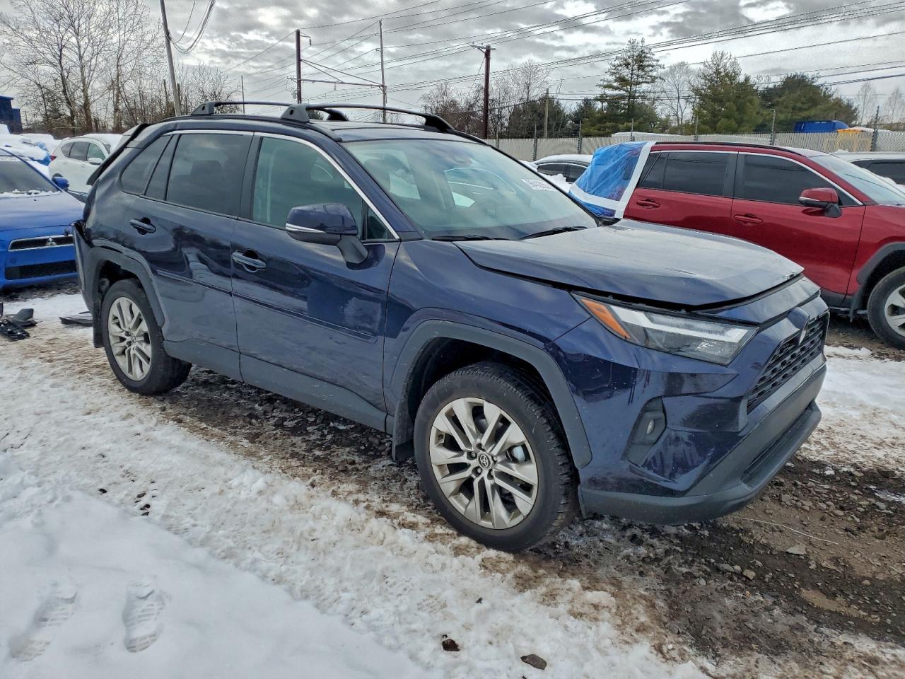 2025 TOYOTA RAV4 XLE PREMIUM photo 4