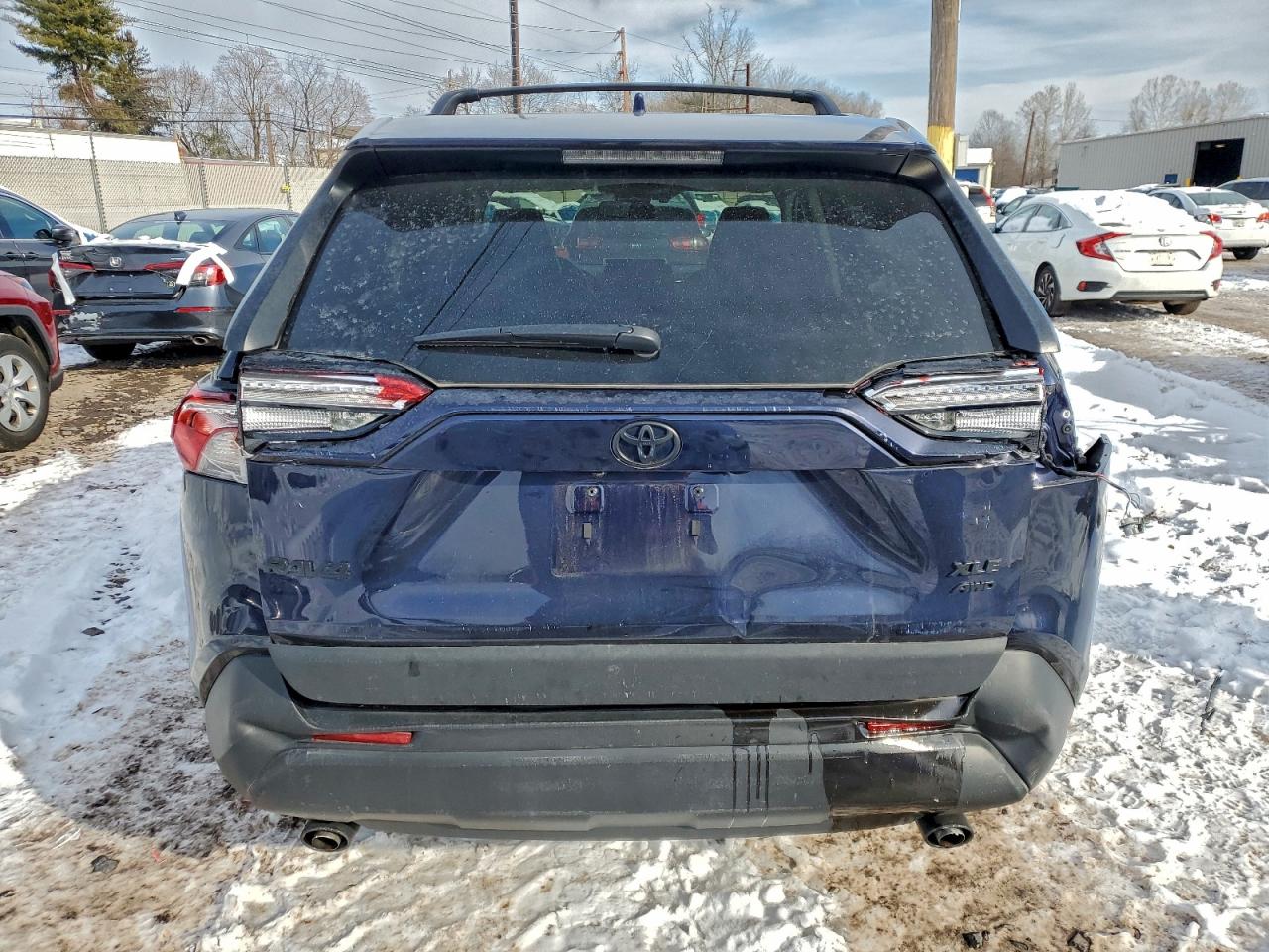 2025 TOYOTA RAV4 XLE PREMIUM photo 6
