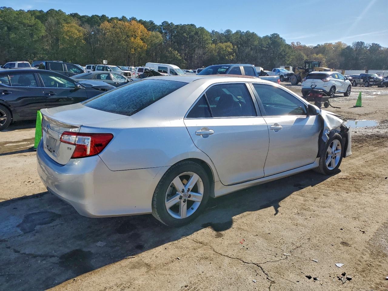 2013 TOYOTA CAMRY L photo 3