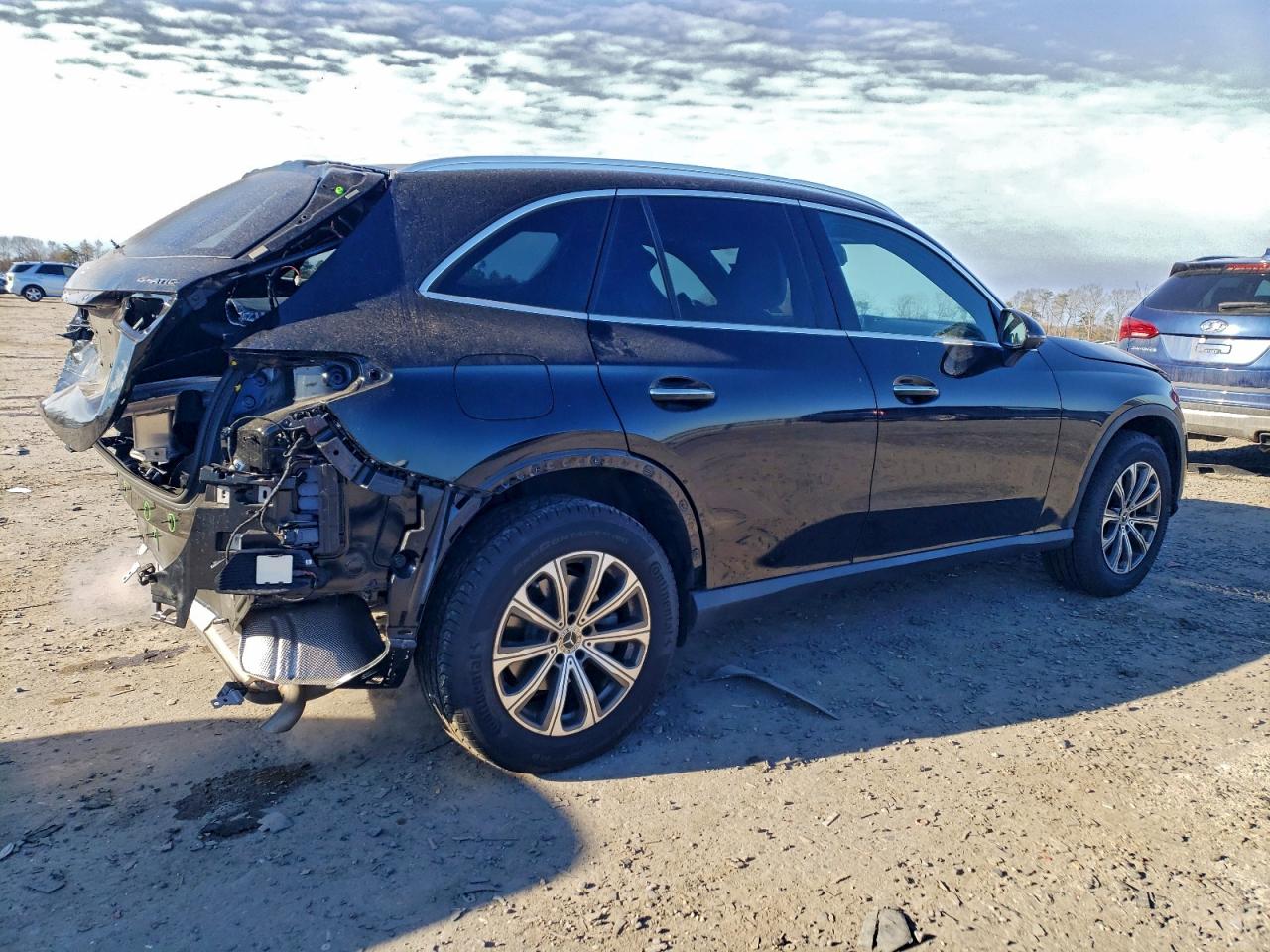 2025 MERCEDES-BENZ GLC 300 4MATIC photo 3