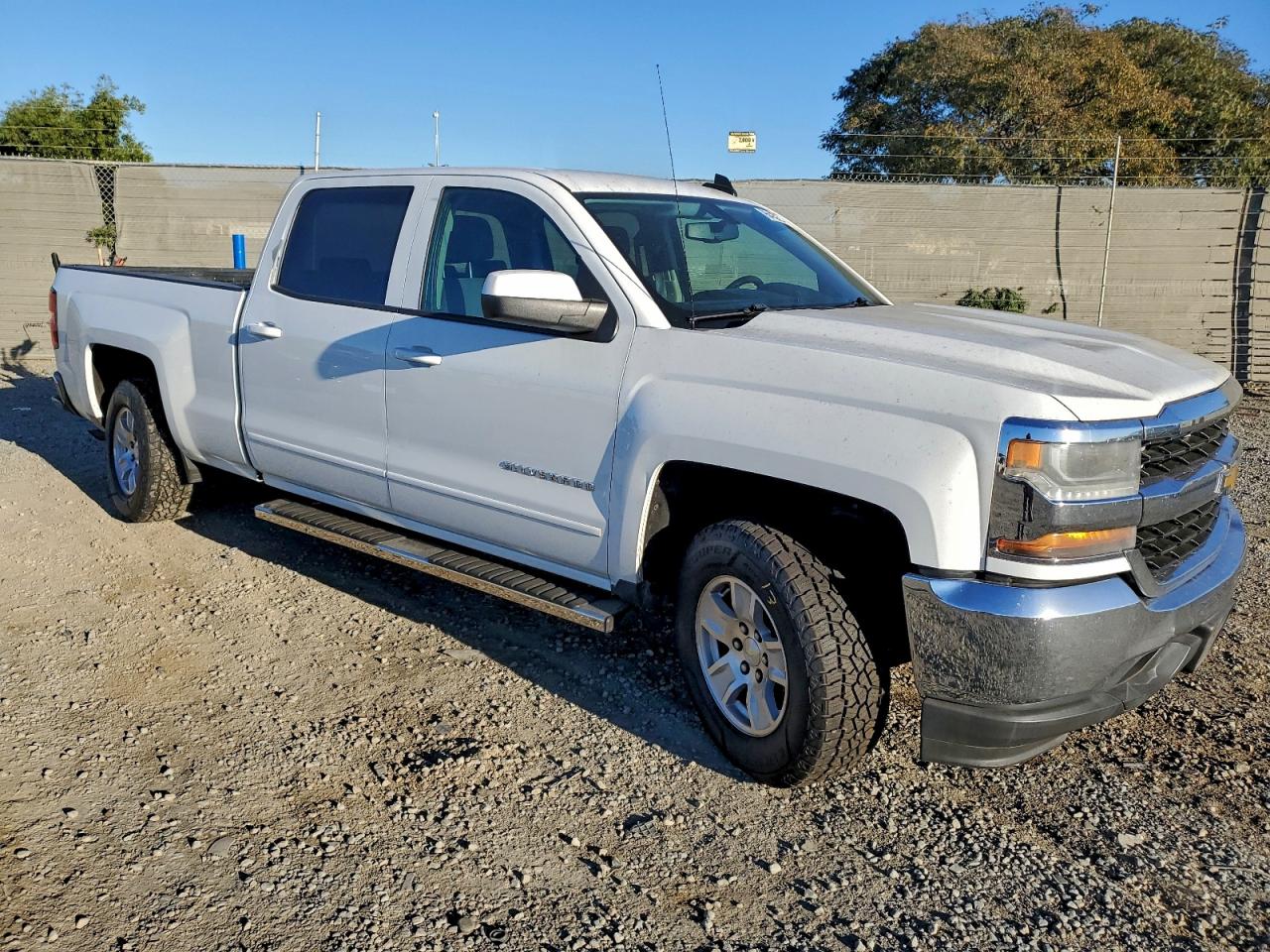 2016 CHEVROLET SILVERADO C1500 LT photo 4