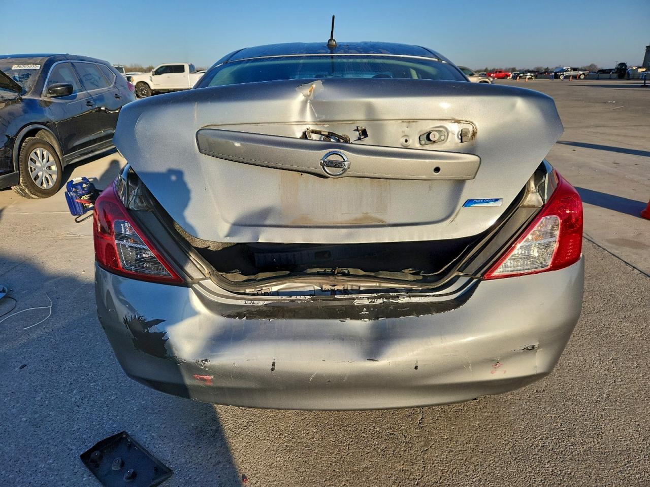 2012 NISSAN VERSA S photo 6