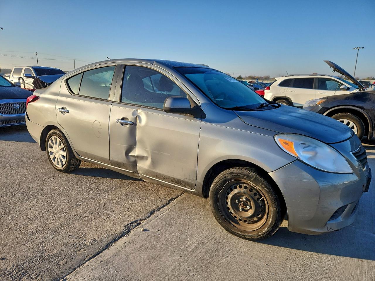 2012 NISSAN VERSA S photo 4