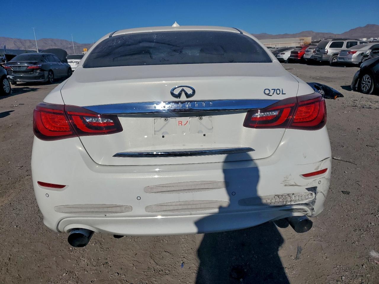 2015 INFINITI Q70L 3.7 photo 11